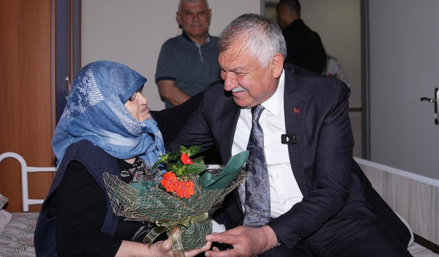 Başkan Zeydan Karalar, huzurevi sakinlerini ziyaret etti