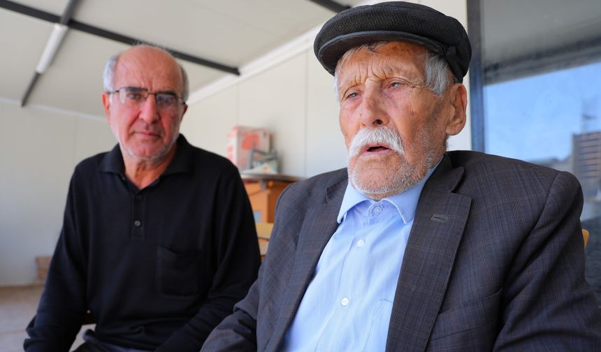 Cumhuriyet'le yaşıt Cemal dede, eski hatıralarını dün gibi anlatıyor