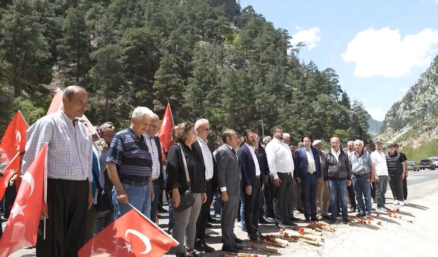 Adana’da 4 Öğretmenin Hayatını Kaybettiği Yolda Eylem