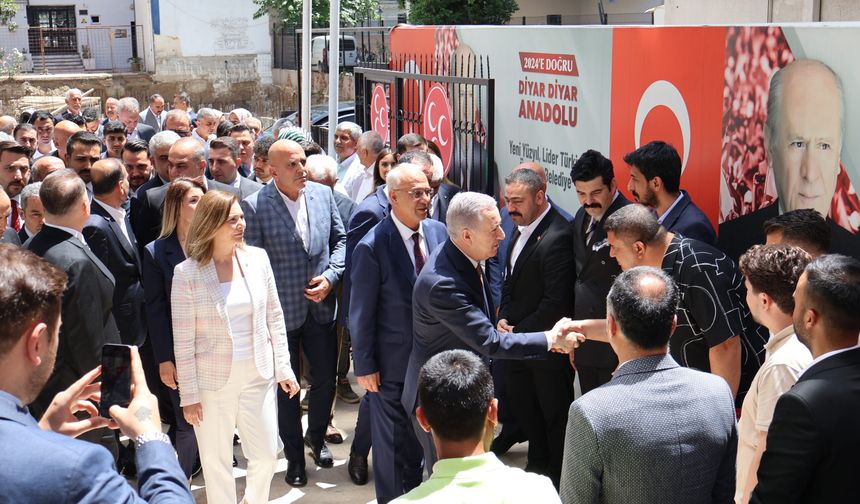 MHP Genel Başkan Yardımcısı Sadir Durmaz'dan Partisinin İl Başkanlığına ziyaret